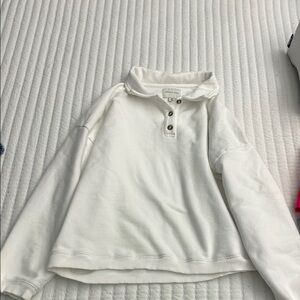 American Eagle White Collared Sweatshirt